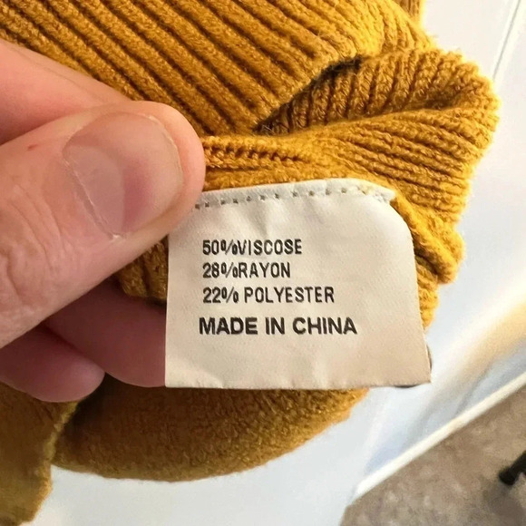 Zesica Sweater in a golden yellow size medium - Picture 3 of 5